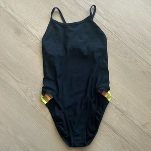 Jolyn Julian 2, Contrasts Swimsuit!